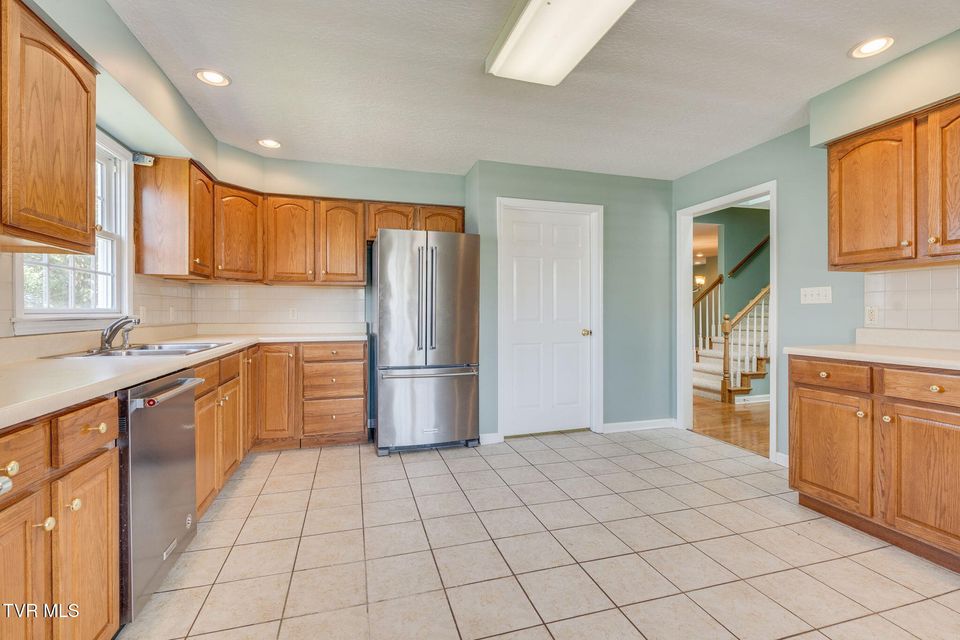 Photo #11: 610 Willowcrest Place