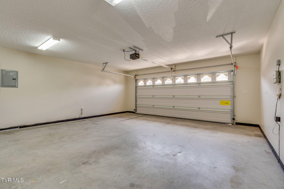Photo #32: 610 Willowcrest Place