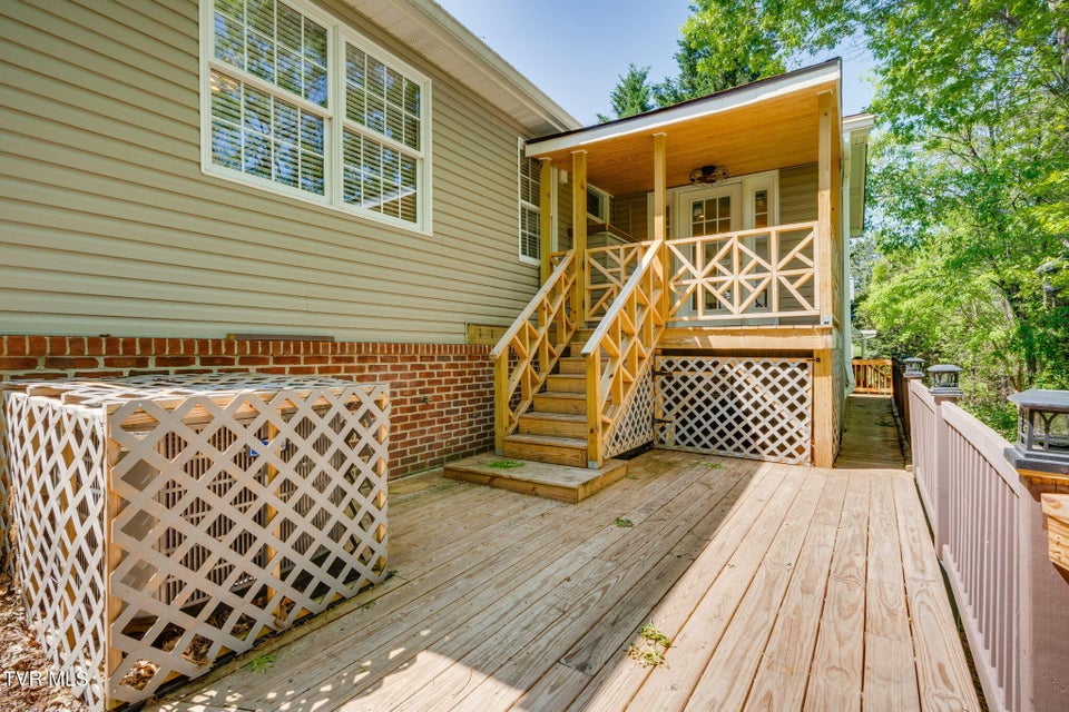 Photo #33: 610 Willowcrest Place