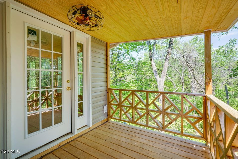 Photo #34: 610 Willowcrest Place