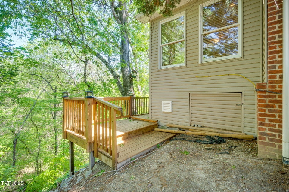 Photo #35: 610 Willowcrest Place