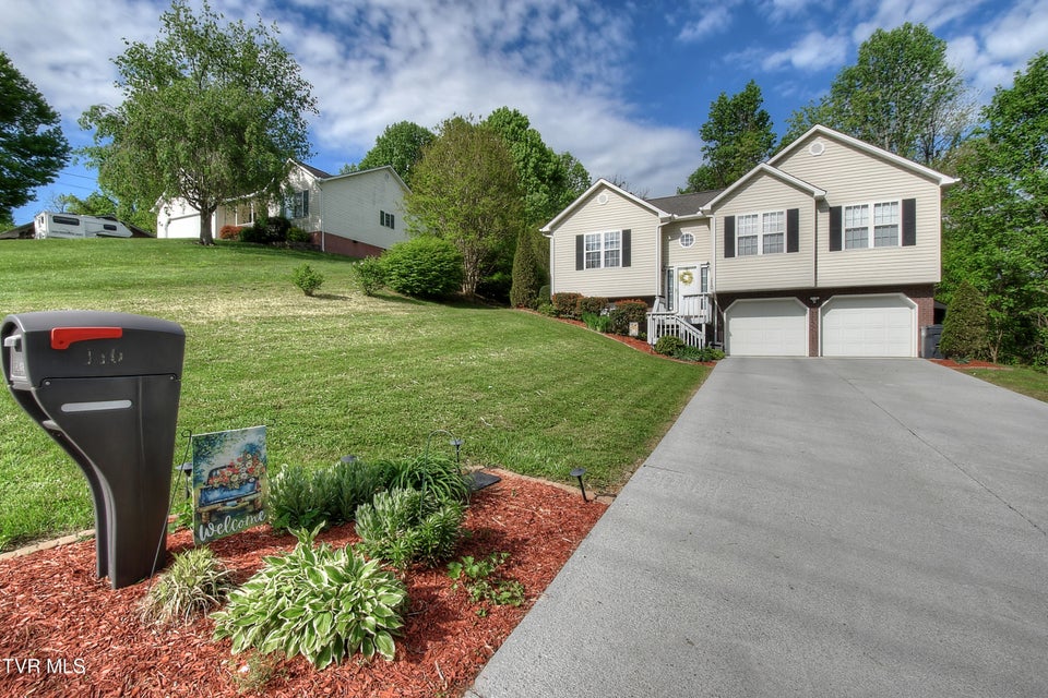Photo #4: 110 Vanderbilt Drive