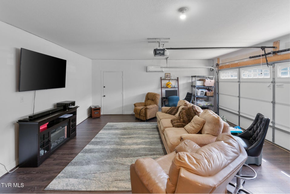 Photo #17: 105 Dewey Court