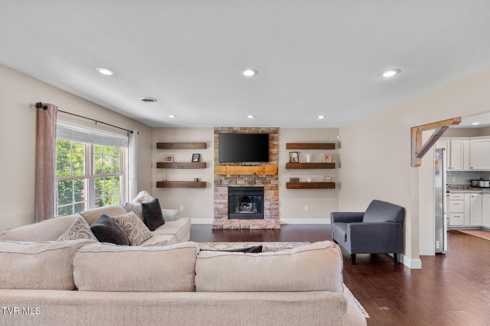 Photo #7: 105 Dewey Court