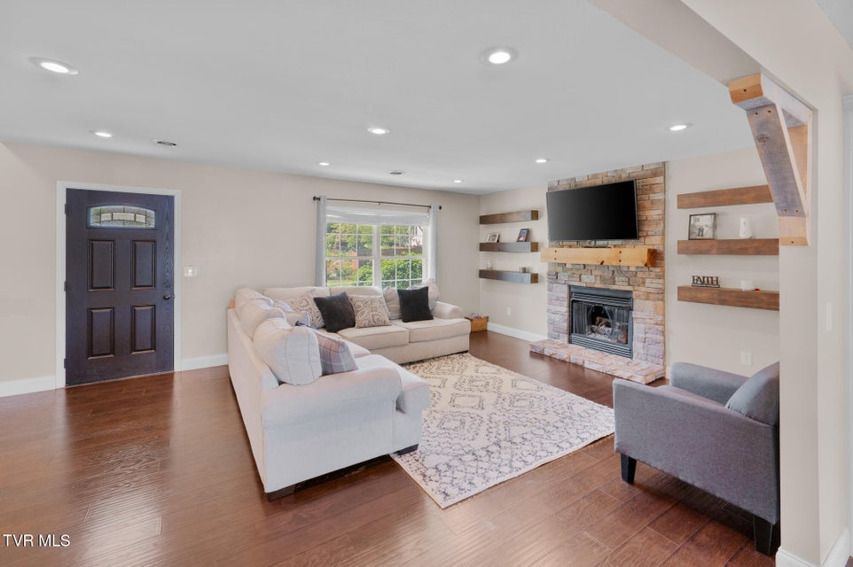 Photo #10: 105 Dewey Court