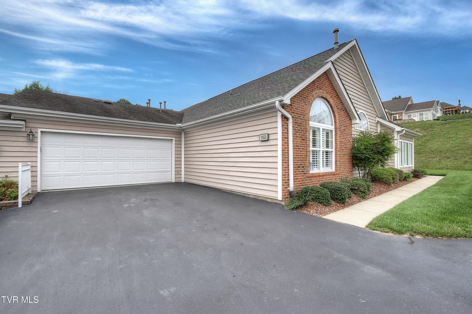 Photo #2: 152 Avonlea Place