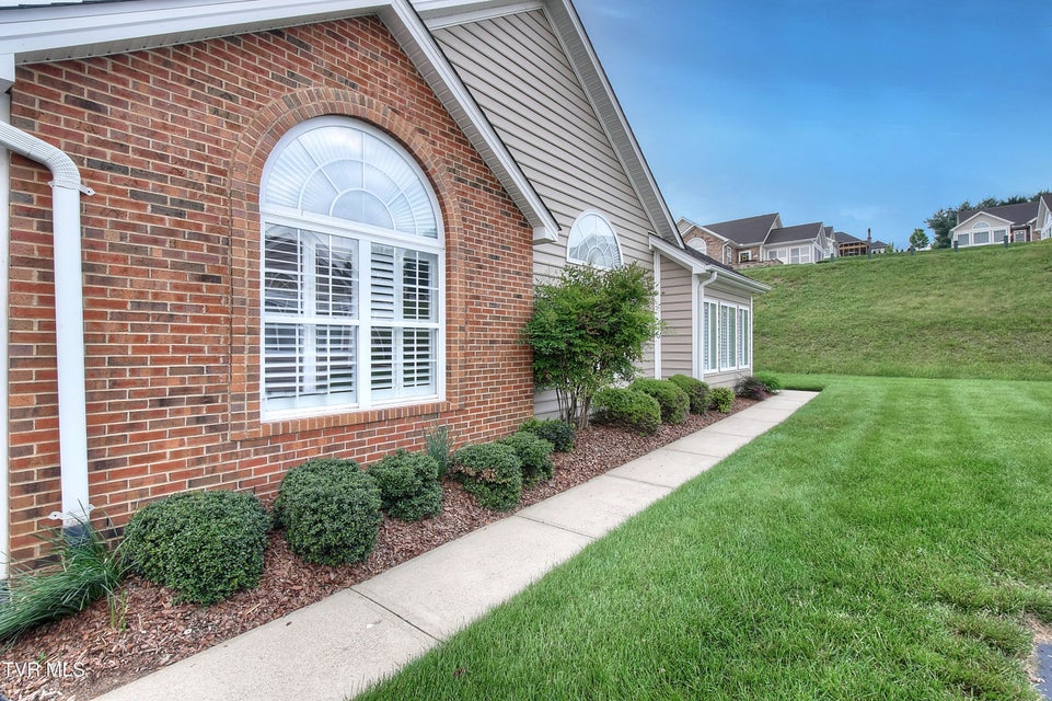 Photo #3: 152 Avonlea Place