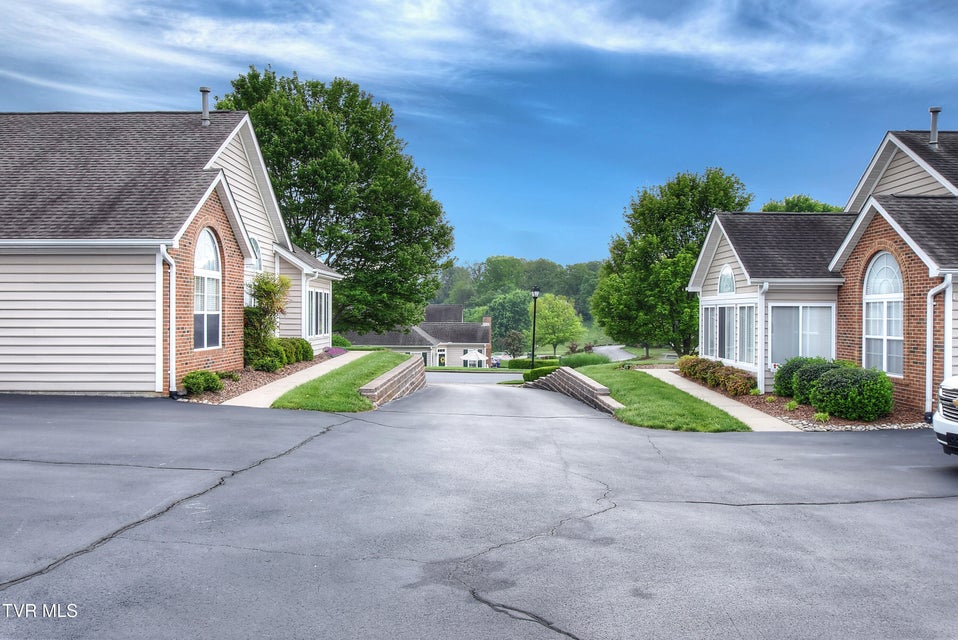 Photo #4: 152 Avonlea Place