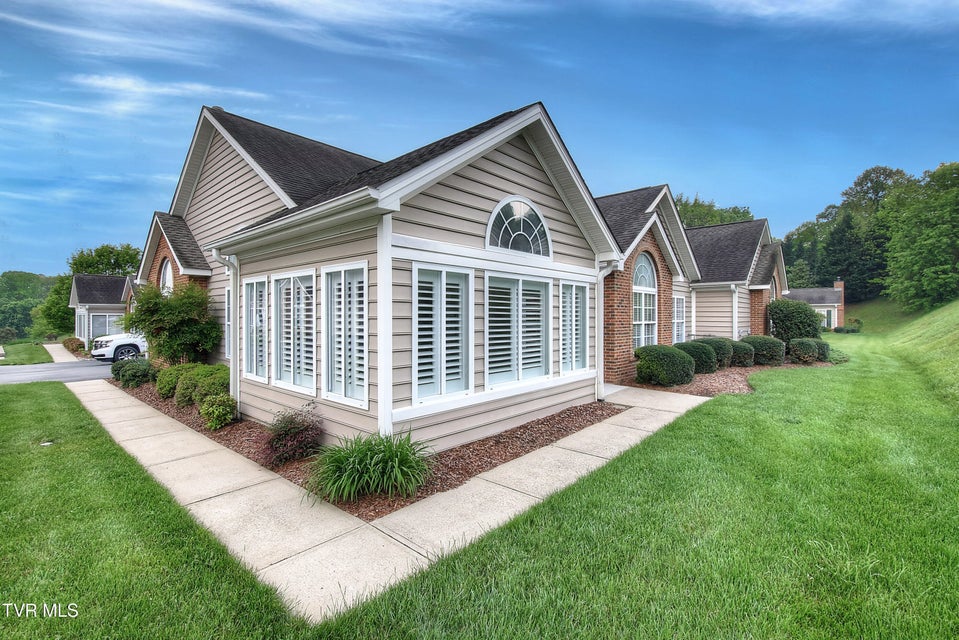 Photo #6: 152 Avonlea Place