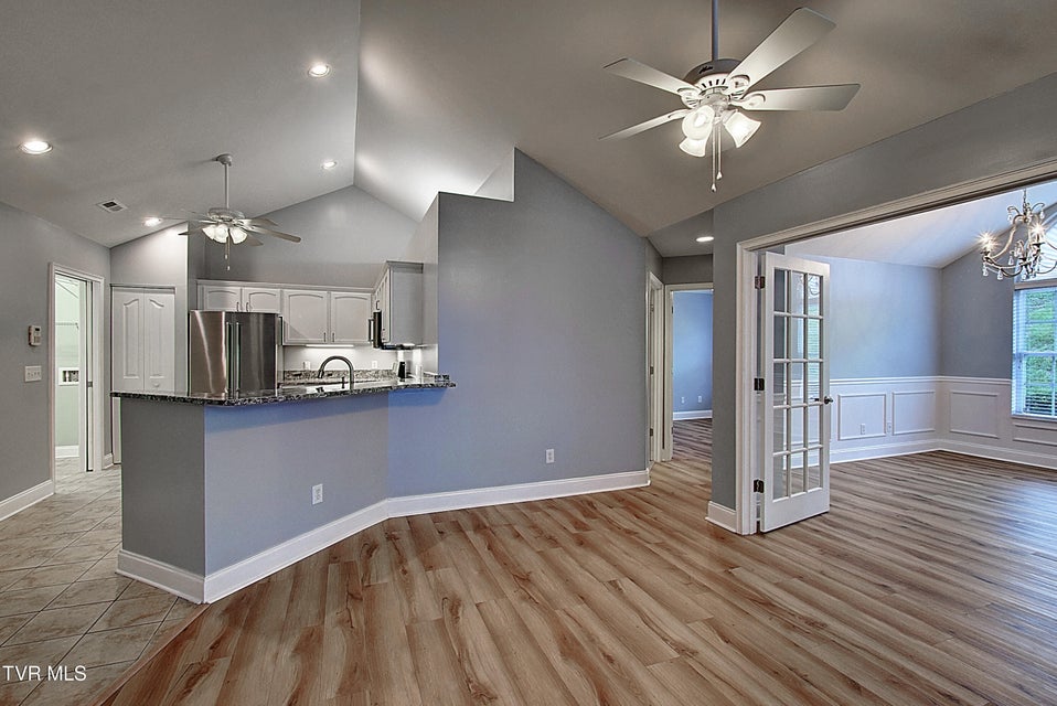 Photo #18: 152 Avonlea Place