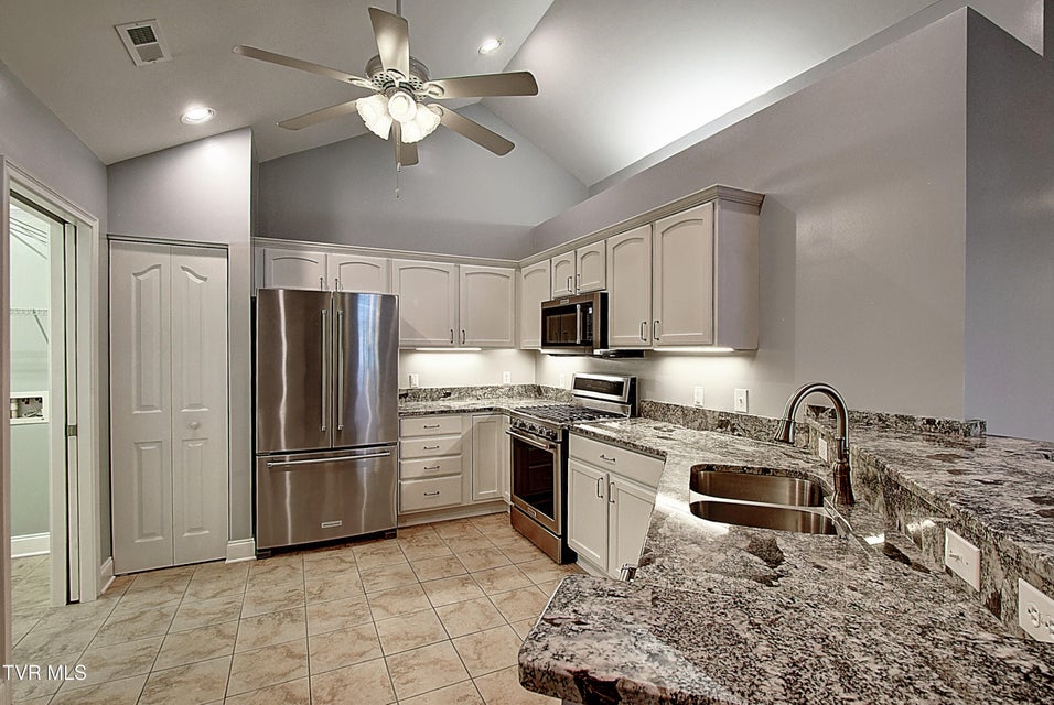 Photo #20: 152 Avonlea Place