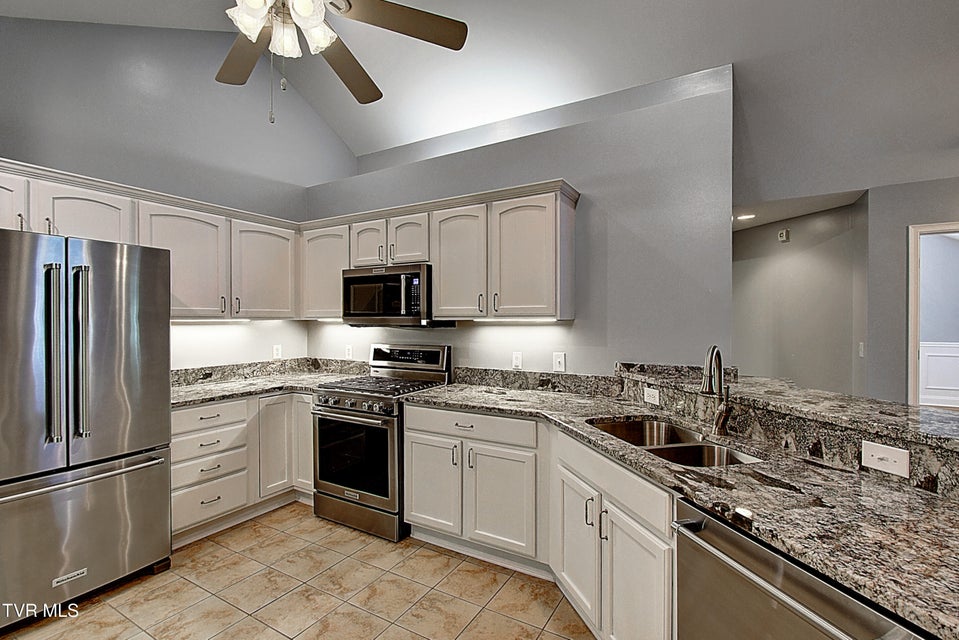 Photo #21: 152 Avonlea Place
