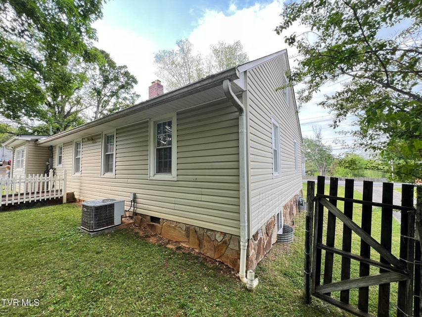 Photo #4: 227 Mineral Street
