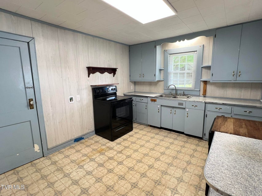 Photo #6: 227 Mineral Street
