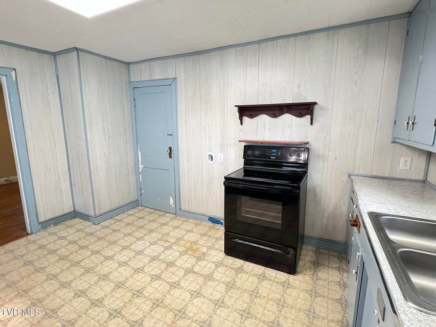 Photo #8: 227 Mineral Street