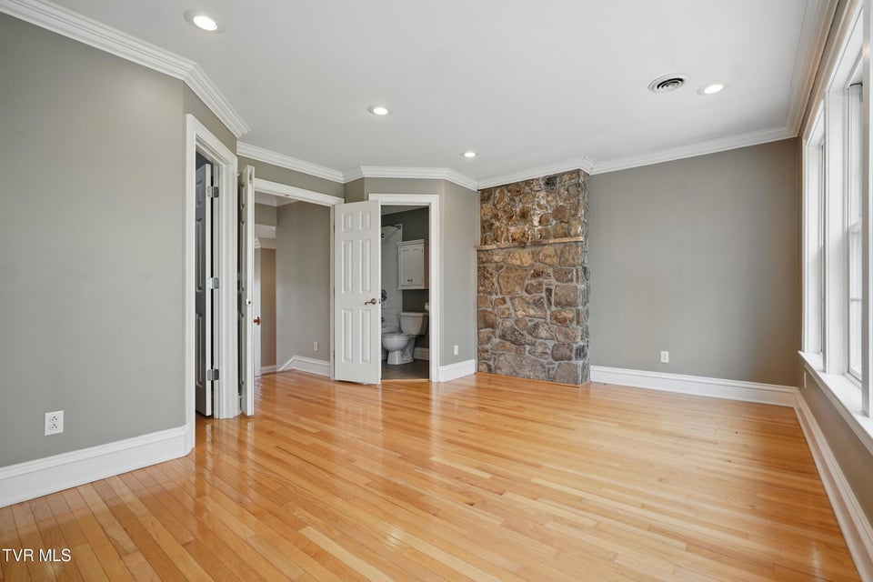 Photo #38: 500 Ridge Avenue