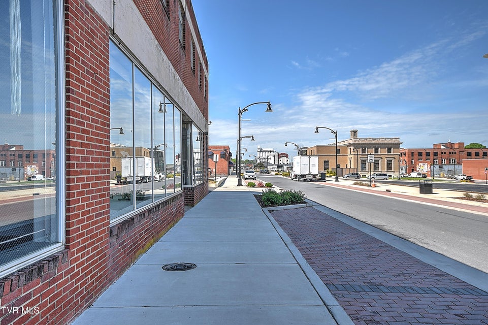 Photo #4: 305 Walnut Street