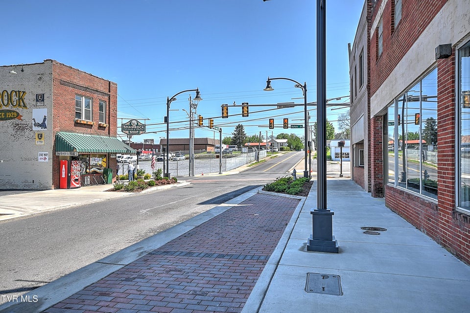 Photo #5: 305 Walnut Street