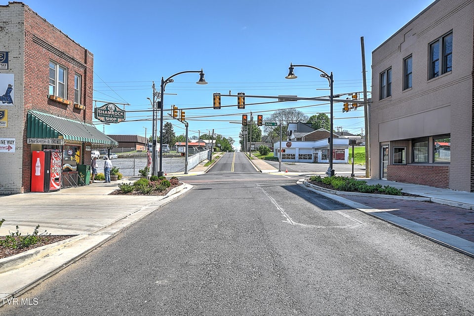 Photo #7: 305 Walnut Street