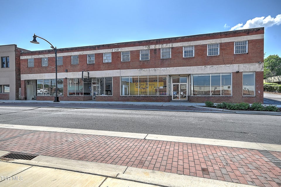 Photo #2: 305 Walnut Street