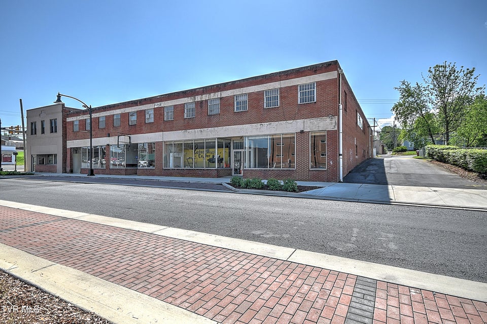 Photo #3: 305 Walnut Street
