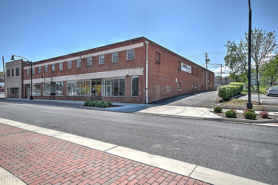 Photo #8: 305 Walnut Street
