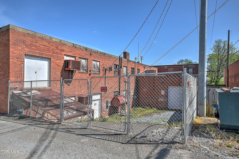Photo #10: 305 Walnut Street