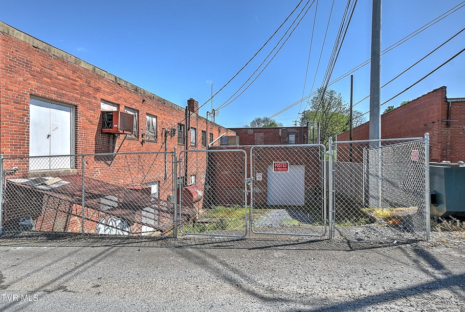 Photo #11: 305 Walnut Street