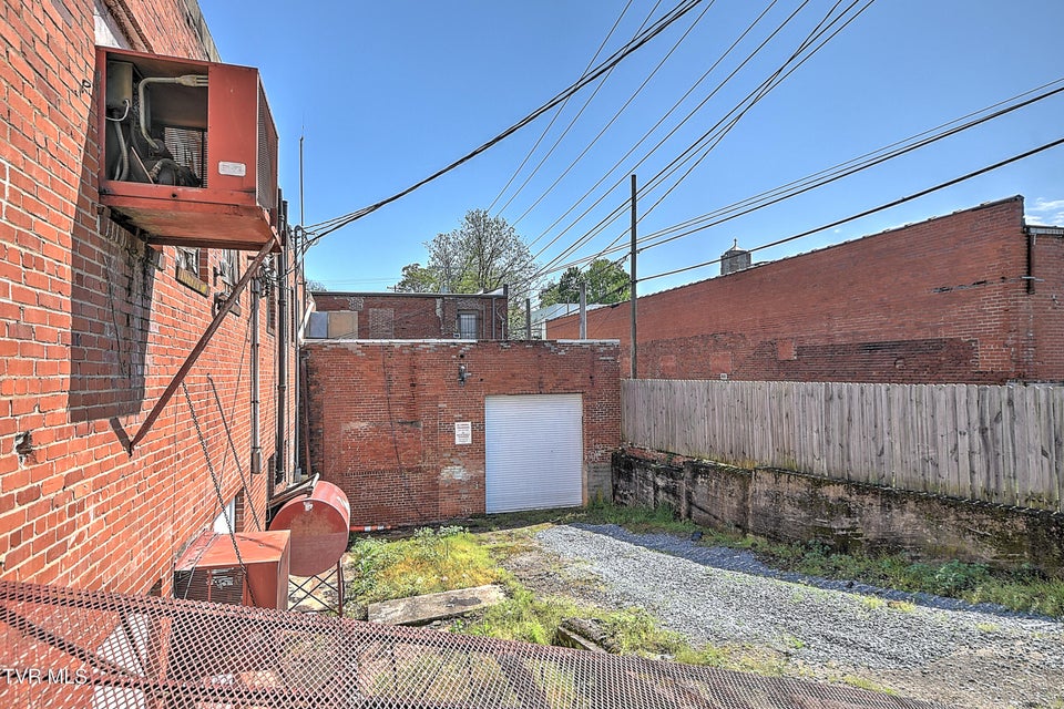Photo #13: 305 Walnut Street