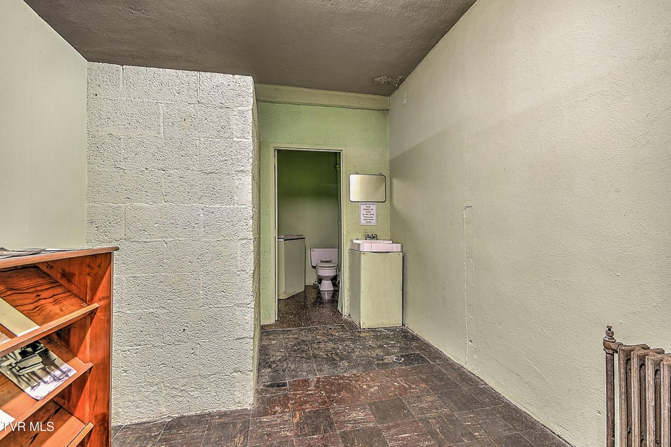 Photo #53: 305 Walnut Street