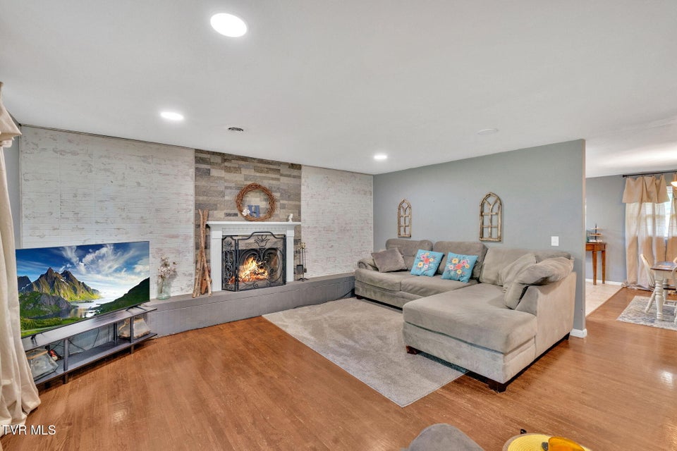 Photo #2: 123 Lincoln Avenue