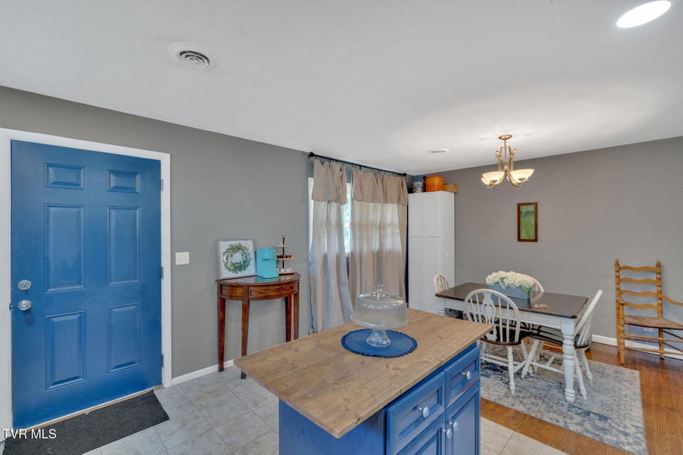 Photo #6: 123 Lincoln Avenue