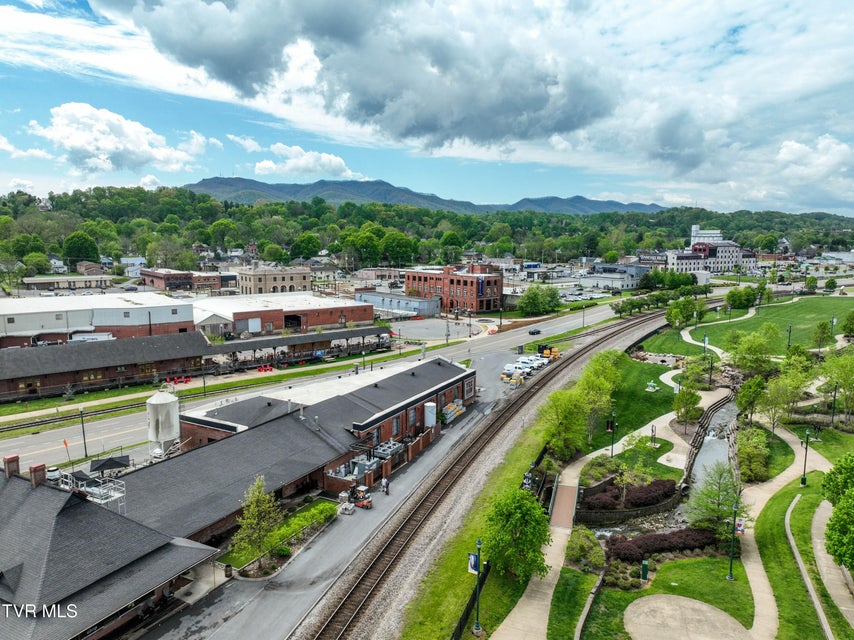 Photo #67: 305 Walnut Street