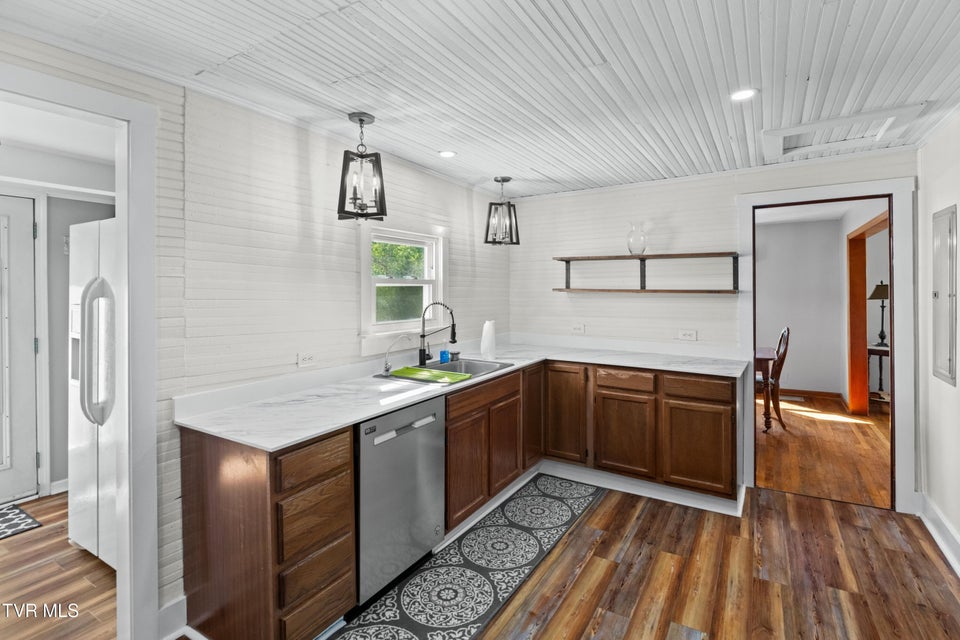 Photo #10: 122 Highland Avenue