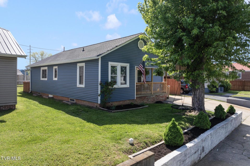 Photo #3: 1267 Chestnut Street