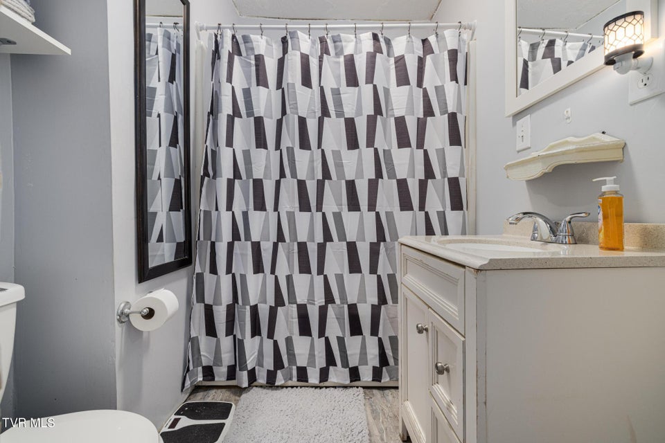 Photo #18: 1267 Chestnut Street