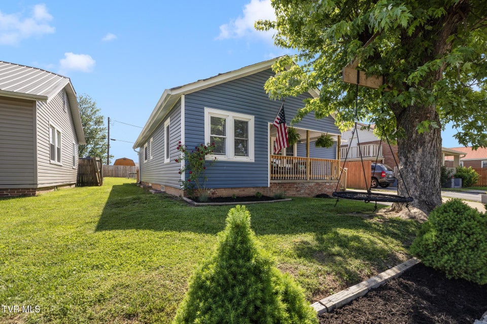 Photo #2: 1267 Chestnut Street