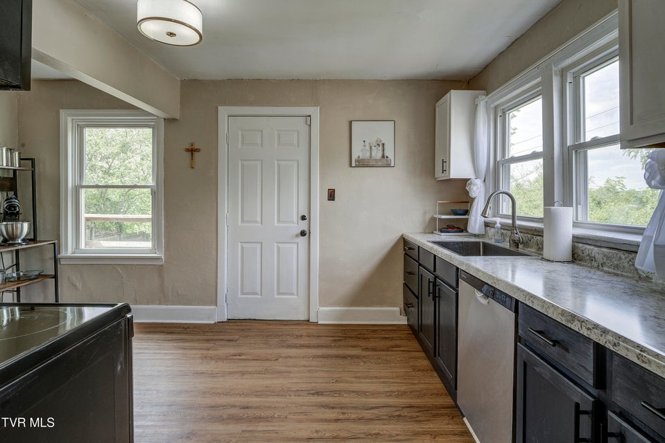 Photo #10: 1225 Shelby Street