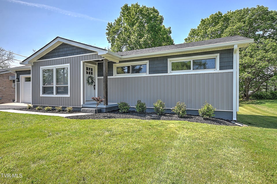 Photo #3: 305 Blue Bonnet Drive