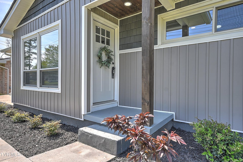 Photo #4: 305 Blue Bonnet Drive