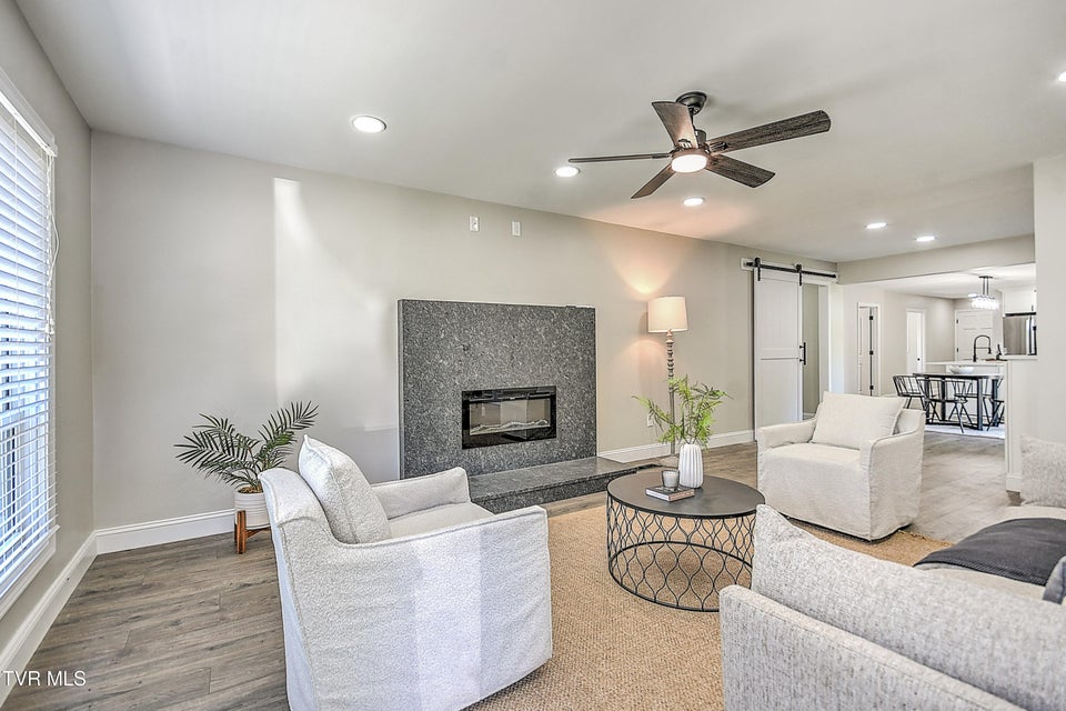 Photo #6: 305 Blue Bonnet Drive