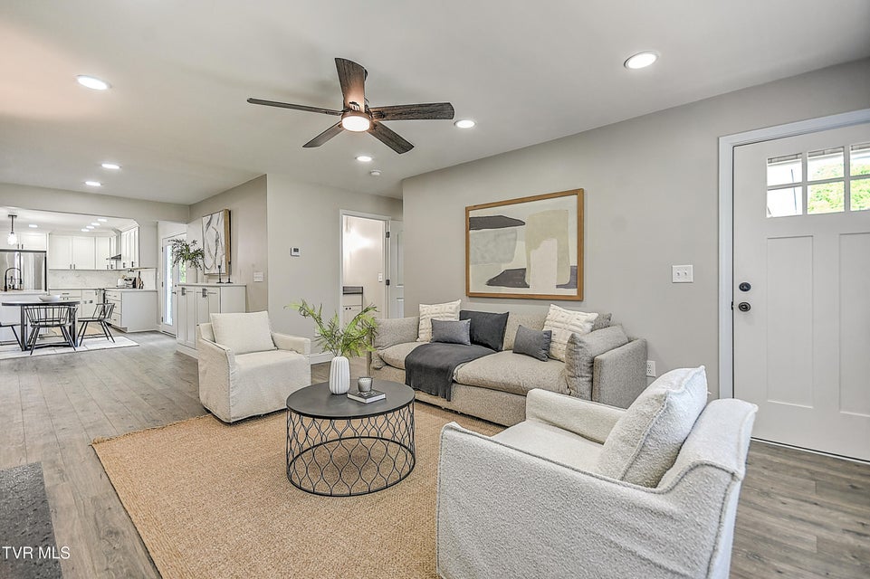 Photo #8: 305 Blue Bonnet Drive