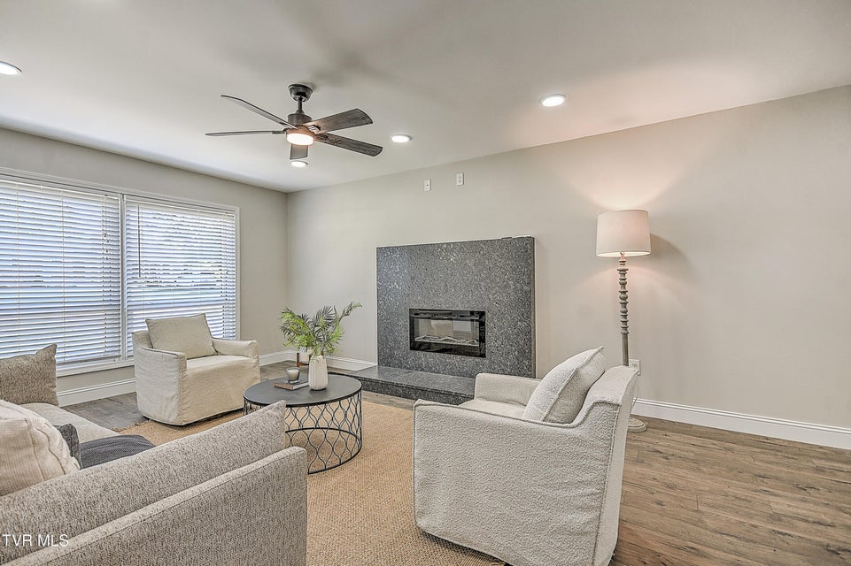 Photo #10: 305 Blue Bonnet Drive