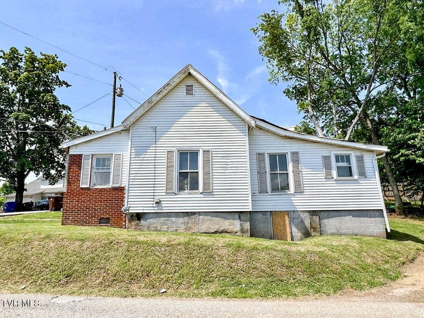 Photo #3: 1918 Williams Avenue