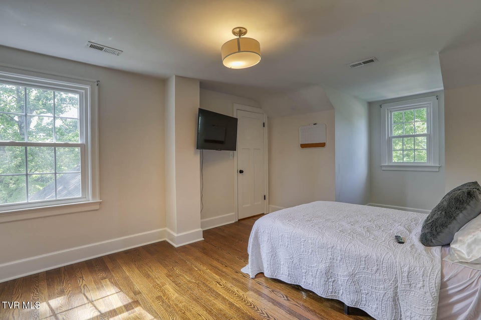 Photo #53: 1362 Watauga Street