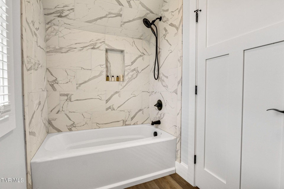 Photo #31: 14737 Washington Way