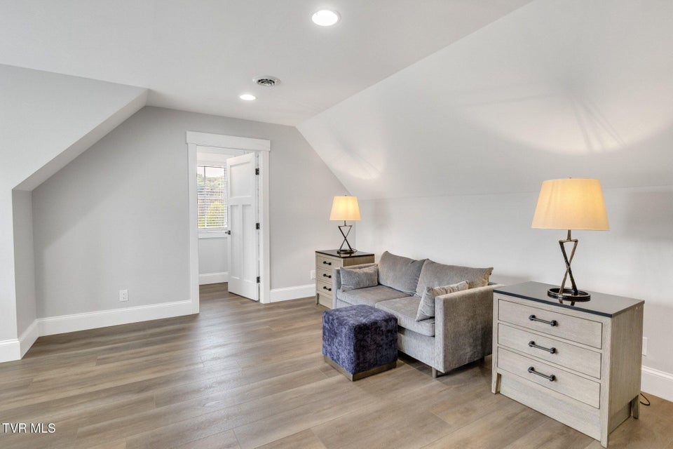 Photo #34: 14737 Washington Way