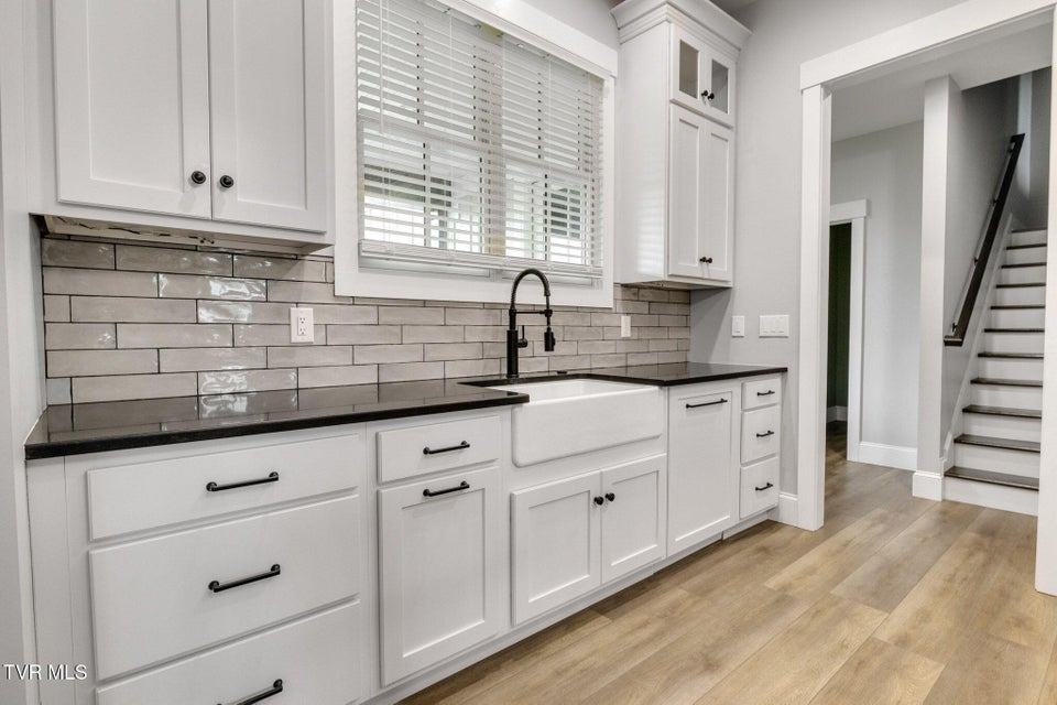 Photo #19: 14737 Washington Way