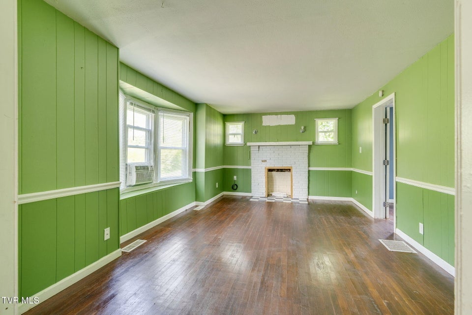 Photo #4: 1689 Jefferson Avenue