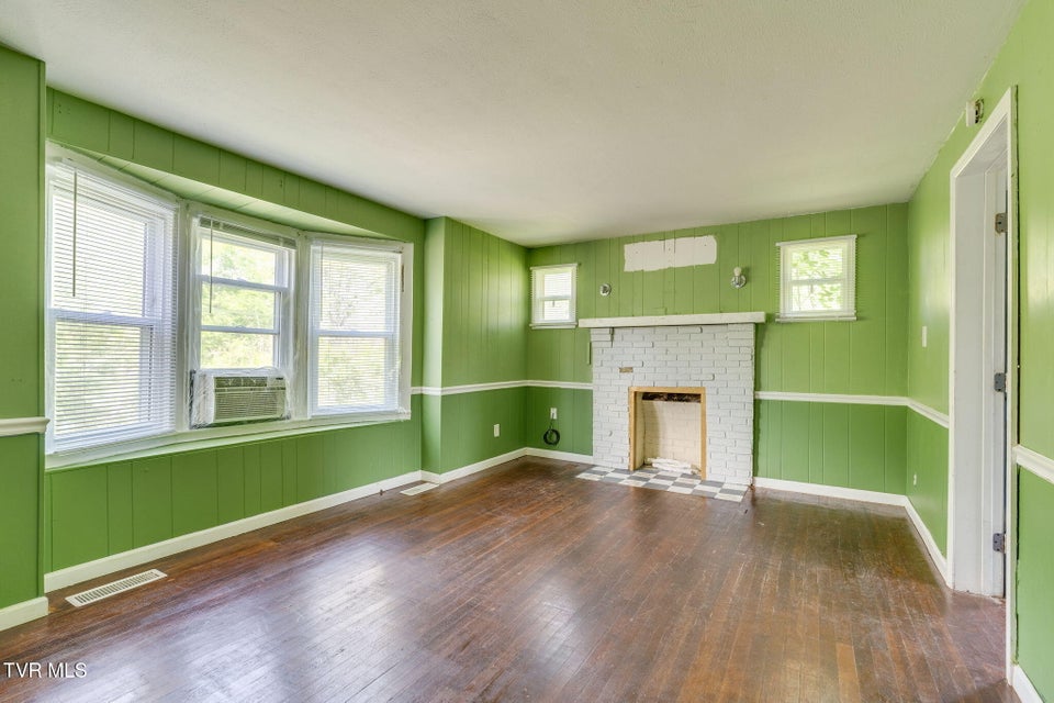 Photo #5: 1689 Jefferson Avenue